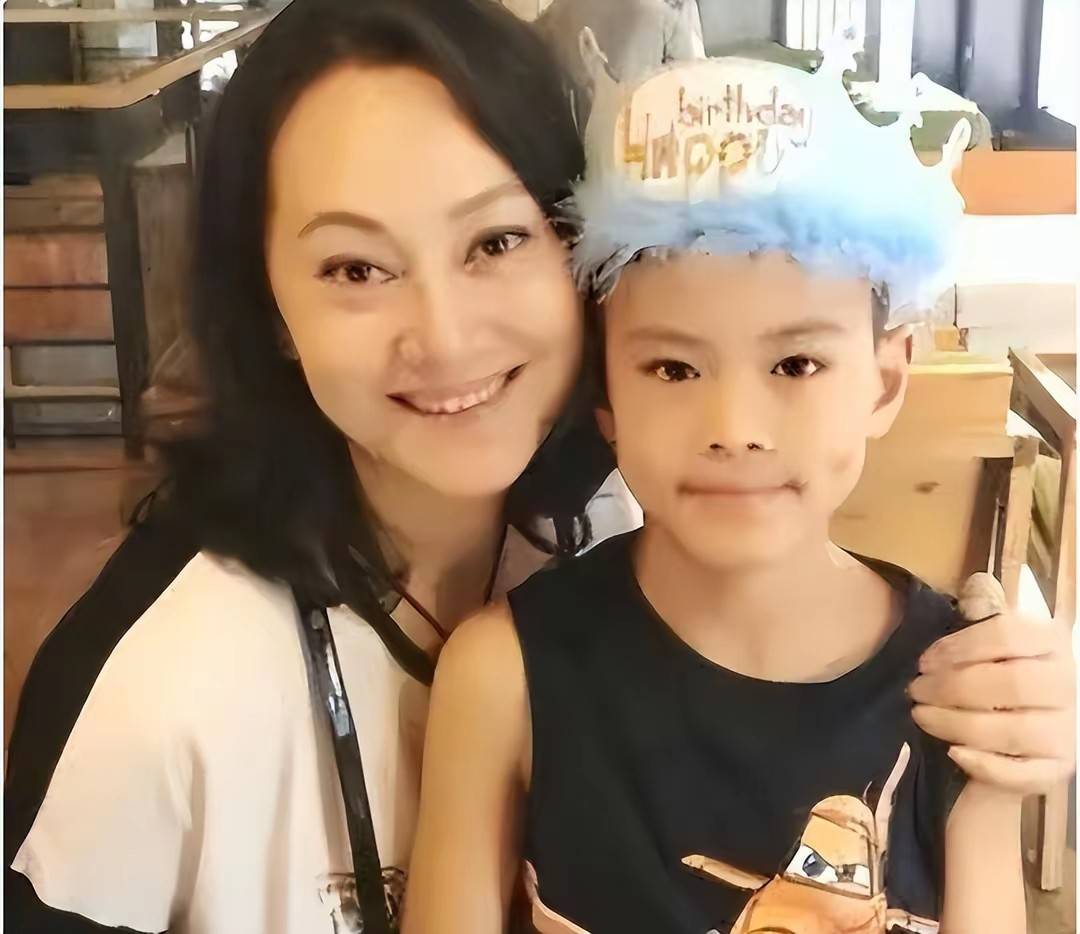 值得一提的是大宋佳女儿张楚楚也进入了娱乐圈演戏.