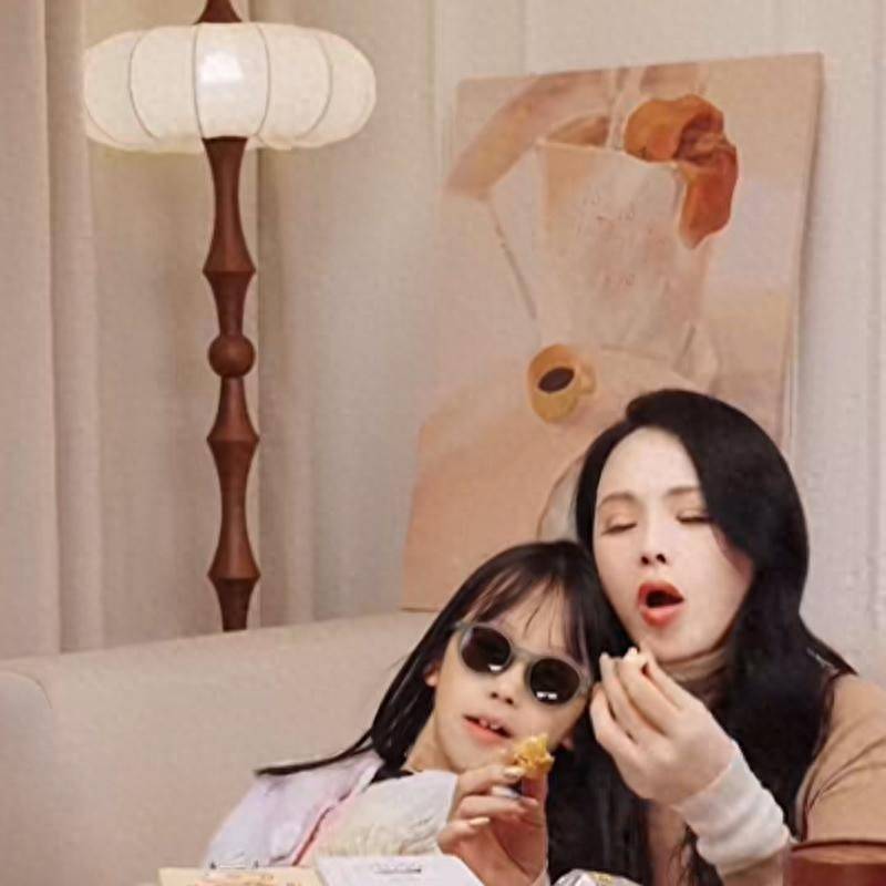 伊能静晒8岁女儿正脸照,整牙后门牙缝隙大,下巴跟哥哥一模一样