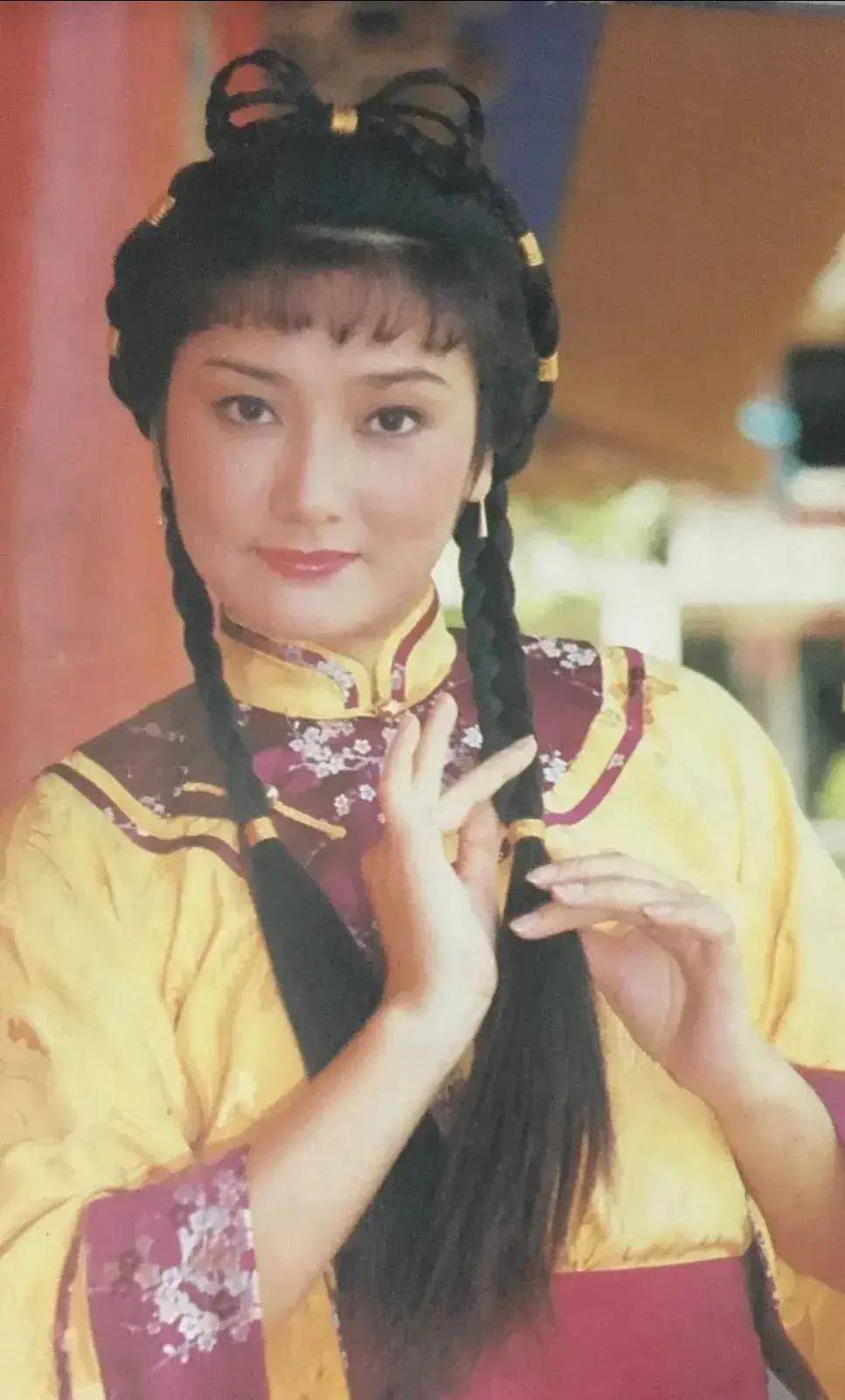 遁入空门的香港丽的电视首席花旦～马敏儿,读书不行,演戏却成名!