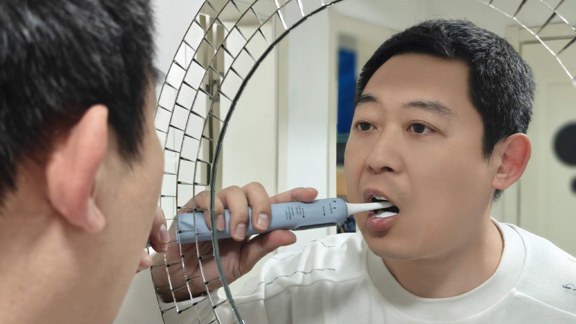 刷牙随便刷可不行，用声波专业米家扫振智能牙刷，不能出现镂空了