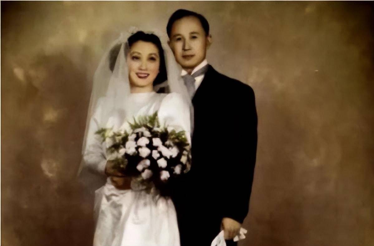 1947年钱学森回国,其妹蒋英帮忙介绍,钱:妹妹,不如你嫁给我吧