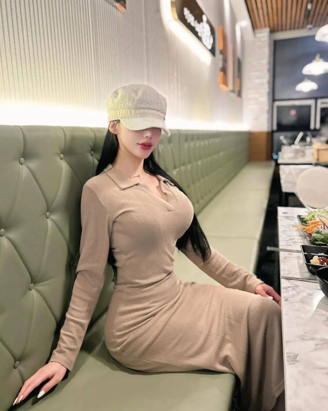 身高超过170米完美的比例和曲线让她宛如天生的模特