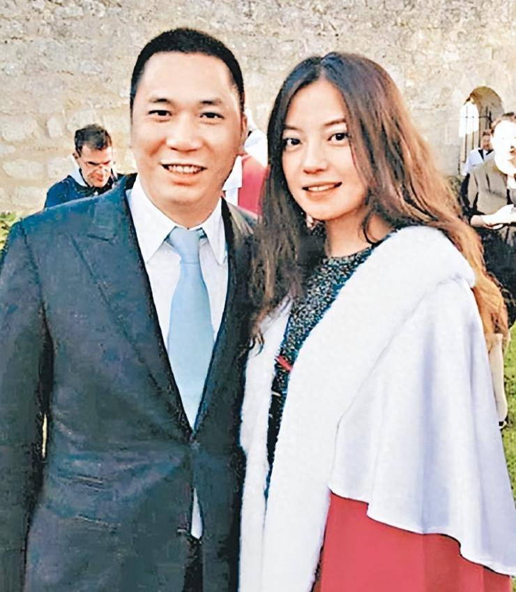外债达10亿!赵薇官宣与黄有龙离婚,更多细节曝光,知情人透内幕