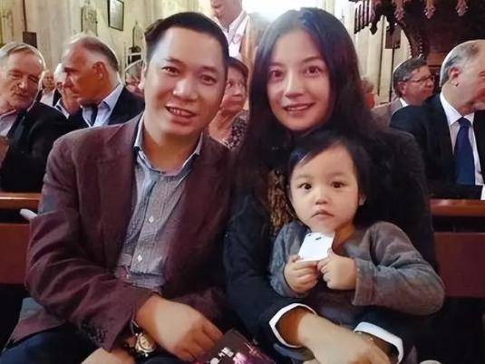 外债达10亿!赵薇官宣与黄有龙离婚,更多细节曝光,知情人透内幕
