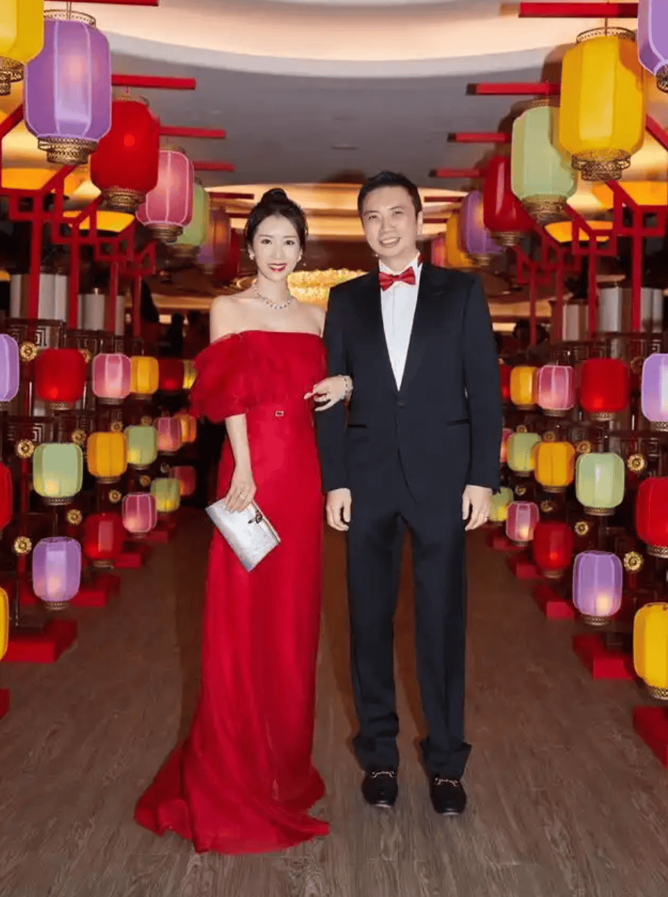 李念随大14岁富豪老公亮相慈善晚宴!