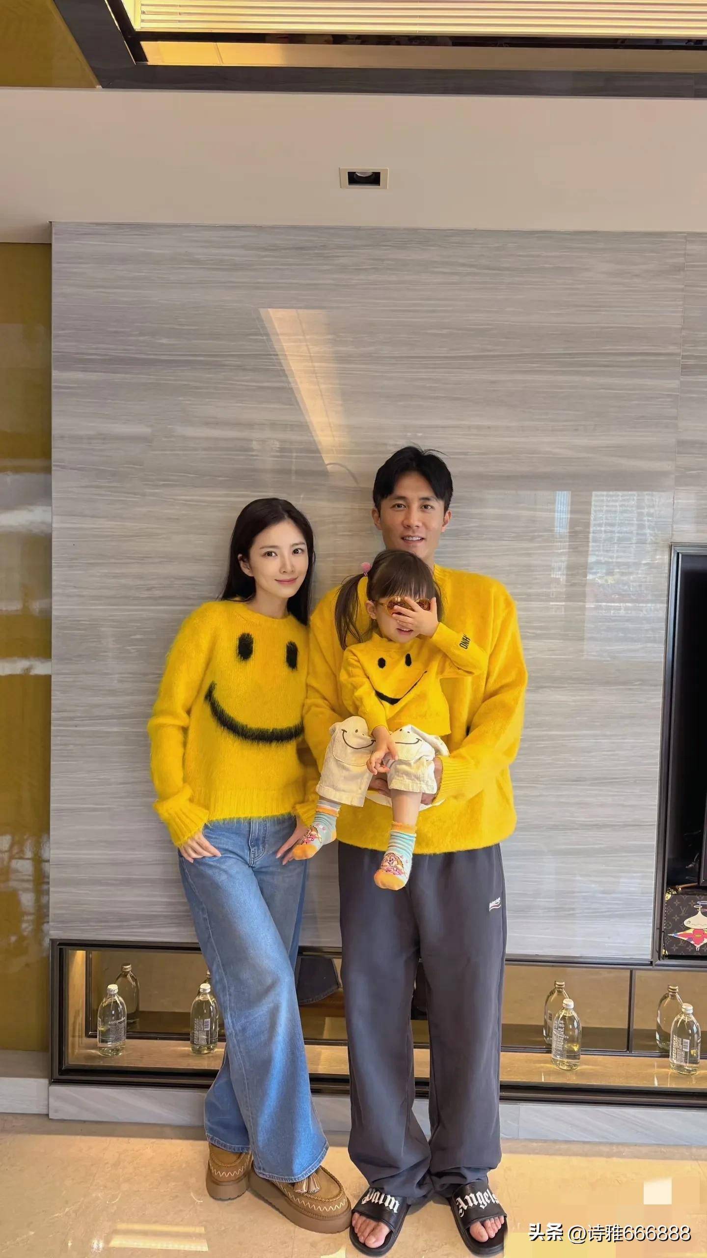 杜淳老婆王灿新年分享一家三口合影,穿黄色亲子装,幸福美满!