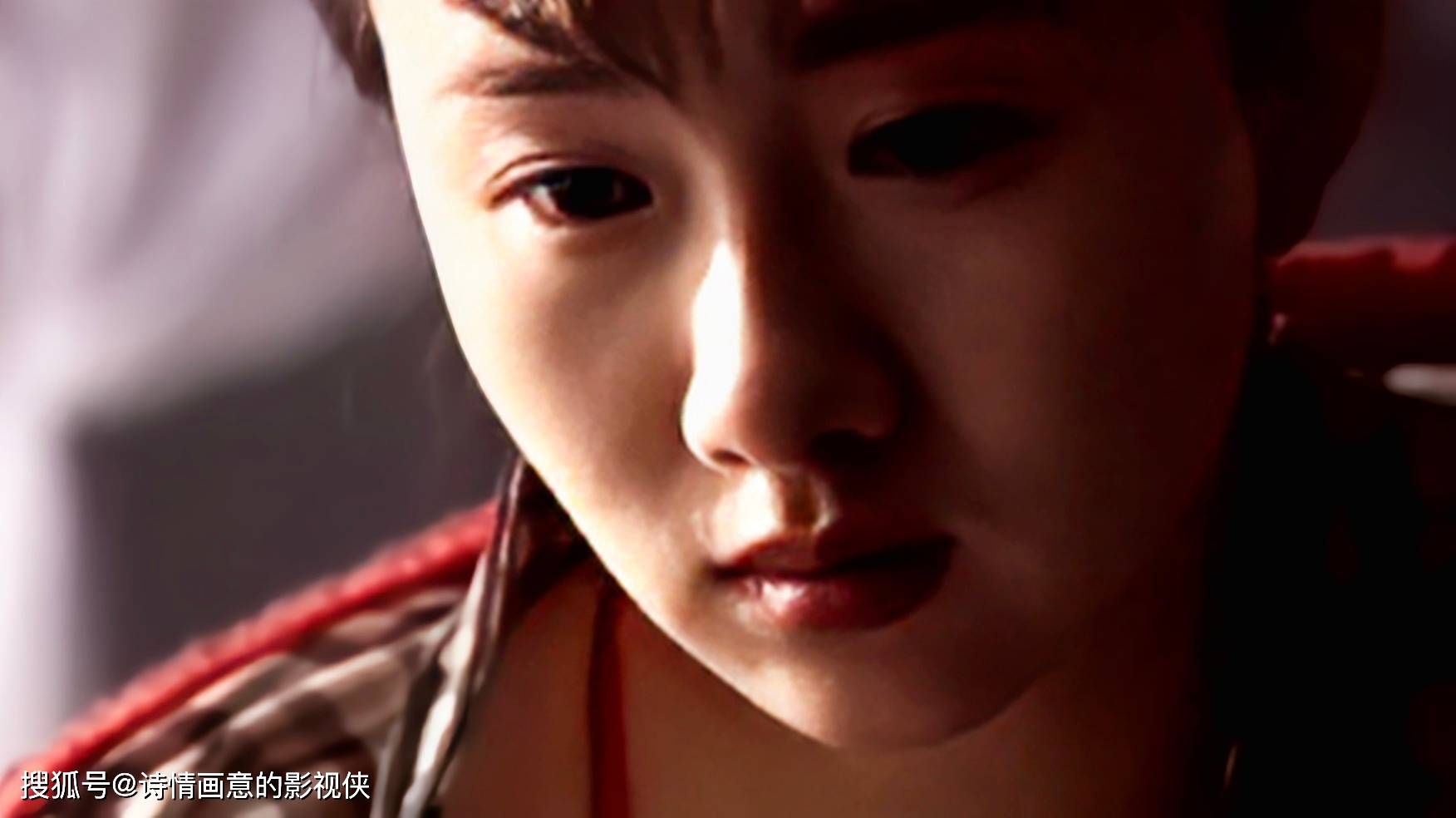 电影《银饰》的故事,就像一幅缓缓展开的民国画卷,带我们走进了那个