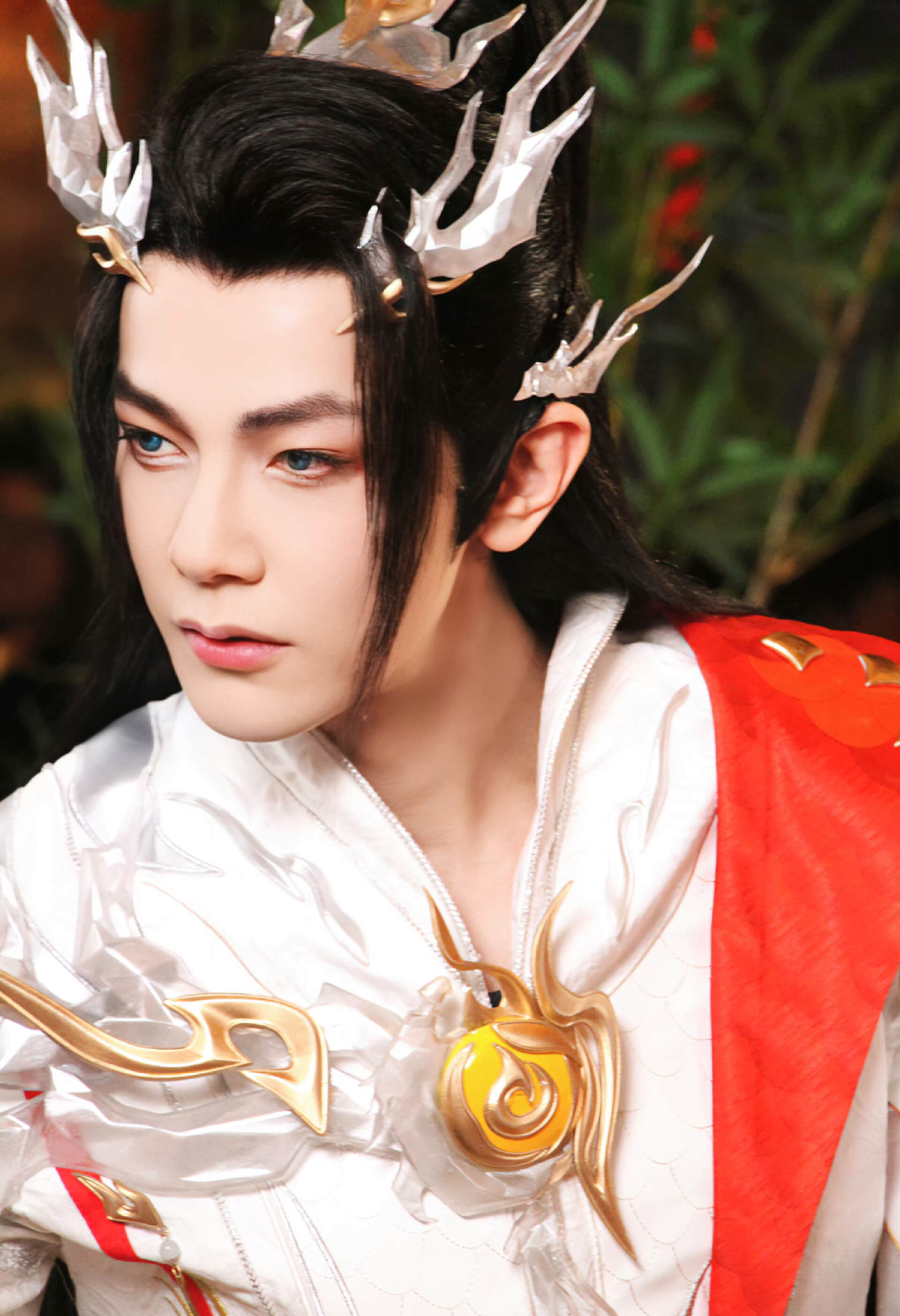 汪东城cos敖隐?身穿白色衣袍,头戴龙角,造型完美还原