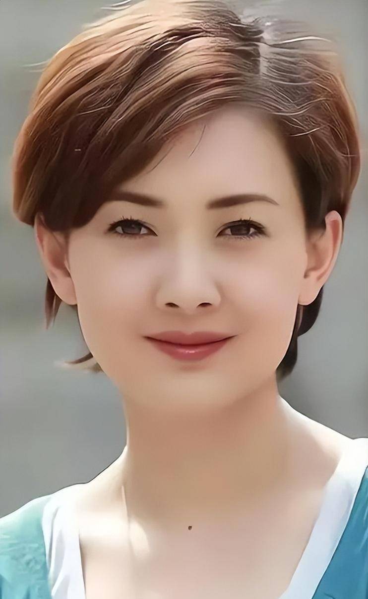 演员牛莉:我这辈子最正确的决定,就是为普通丈夫生了三个孩子