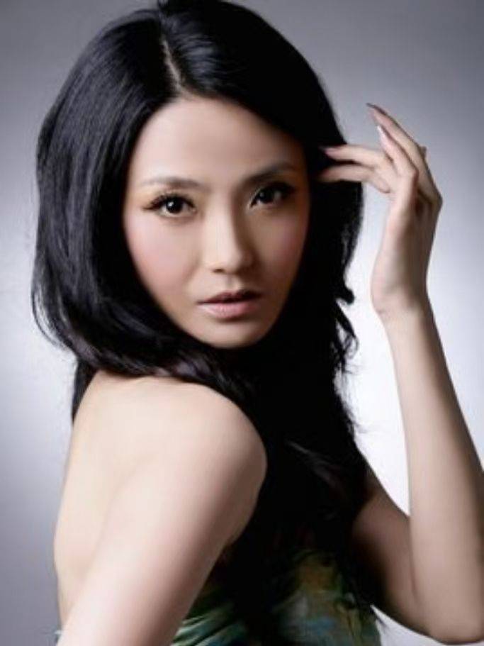 孙琳的行为不仅体现了个人爱国情怀,更为公众人物树立了榜样