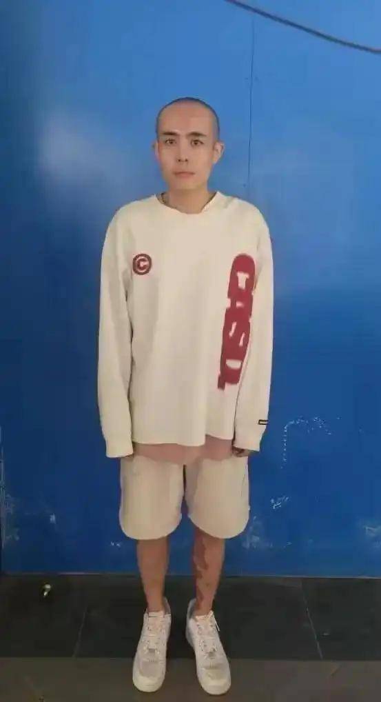 图片[2]-王星状态吓人！腿部大片红斑，疑被电击过，曝泰国总理电话要人！ -华闻时空