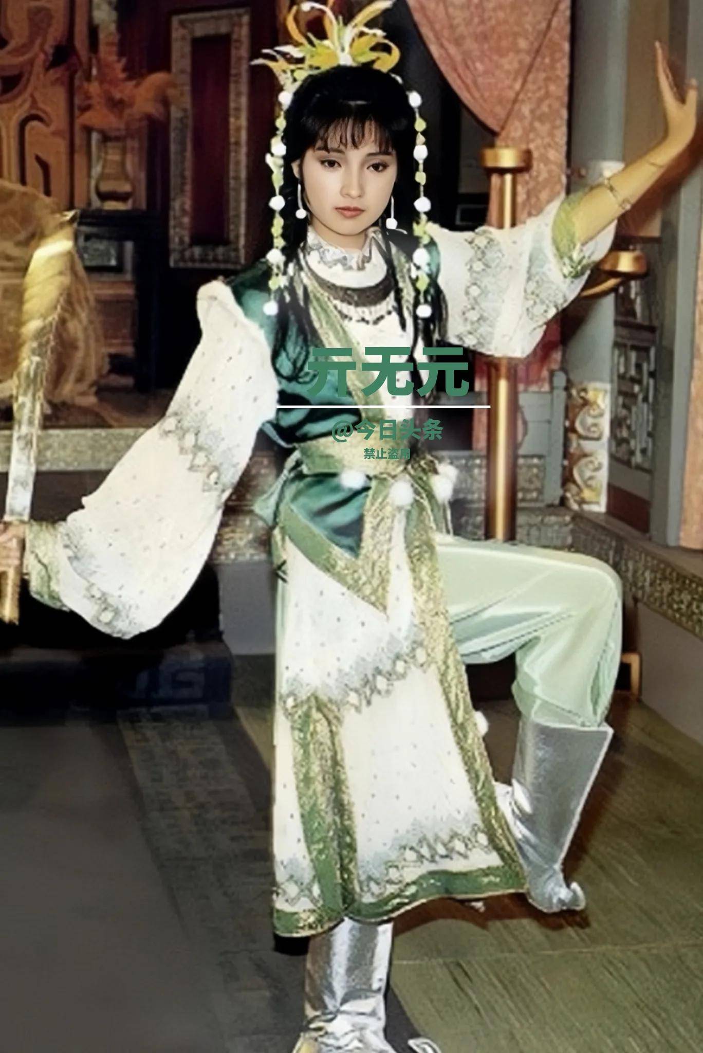 戚美珍出生于眼镜世家,1980年进入