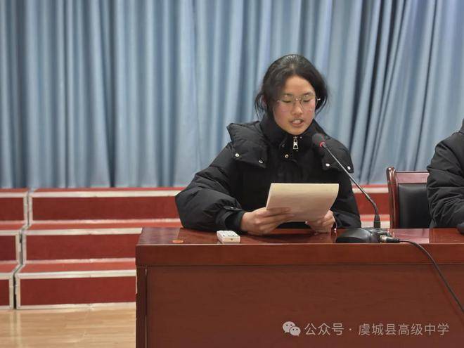 虞城县高级中学举行新团员入团宣誓仪式暨专题团课