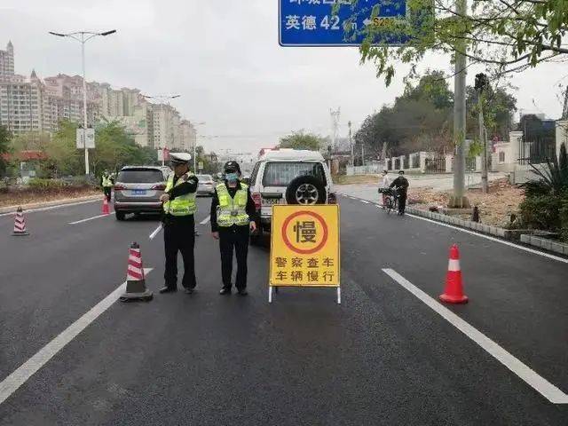 交警查车为什么不是每辆车都查？只要记住这4点，交警都懒得管你！