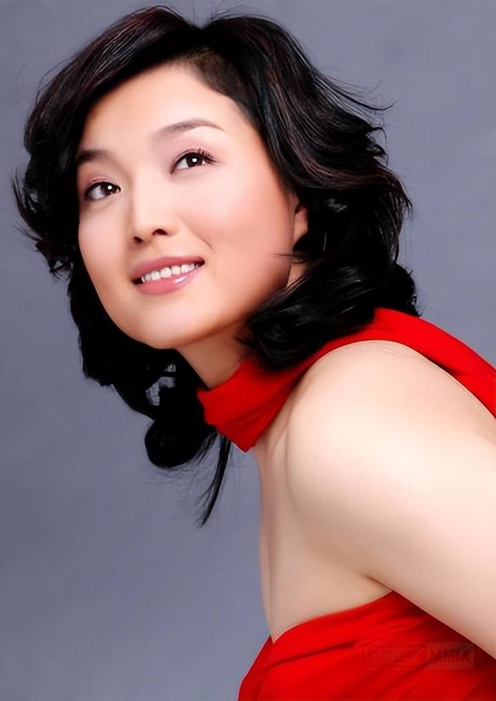 白雪:离婚后与儿子相依为命,二婚追求小8岁的原艺,今苦尽甘来