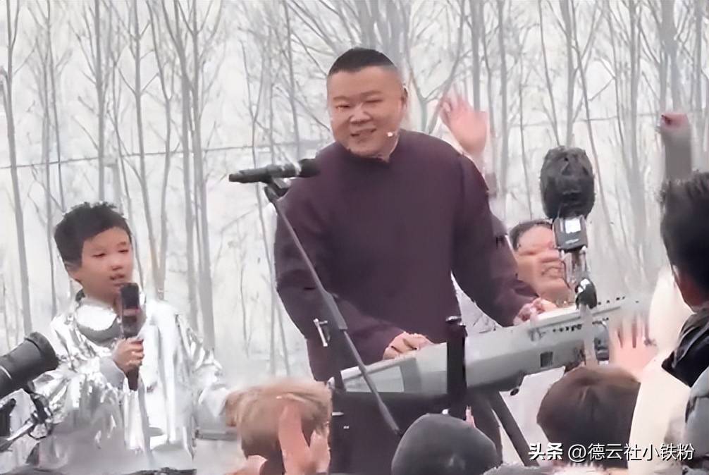 岳云鹏跨年专场后现身马街书会,撂地表演不忘初心这才是德云一哥