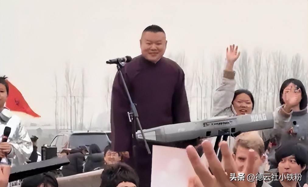 岳云鹏跨年专场后现身马街书会,撂地表演不忘初心这才是德云一哥