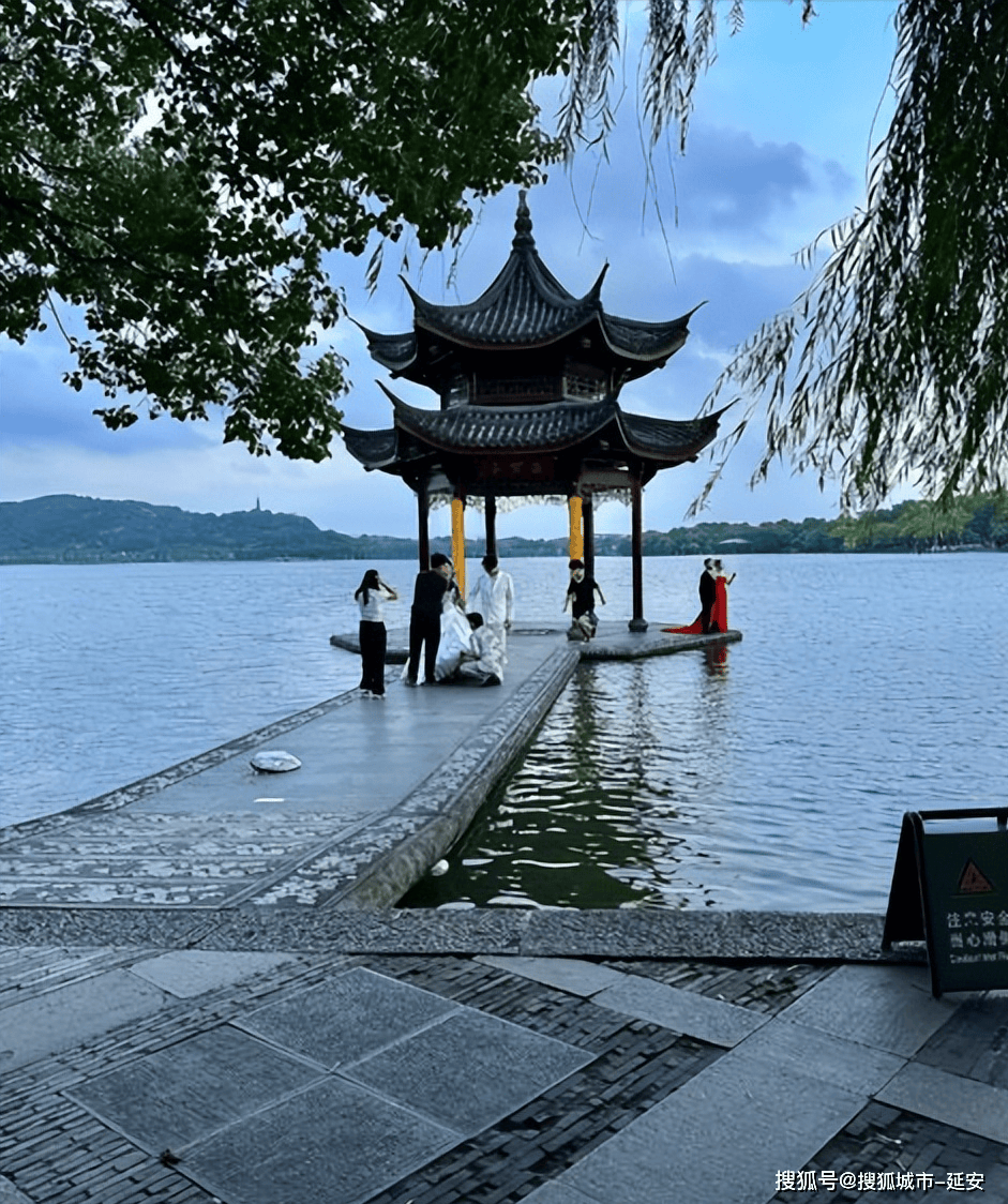 杭州附近游玩景点一日游(杭州附近游玩景点一日游价格)