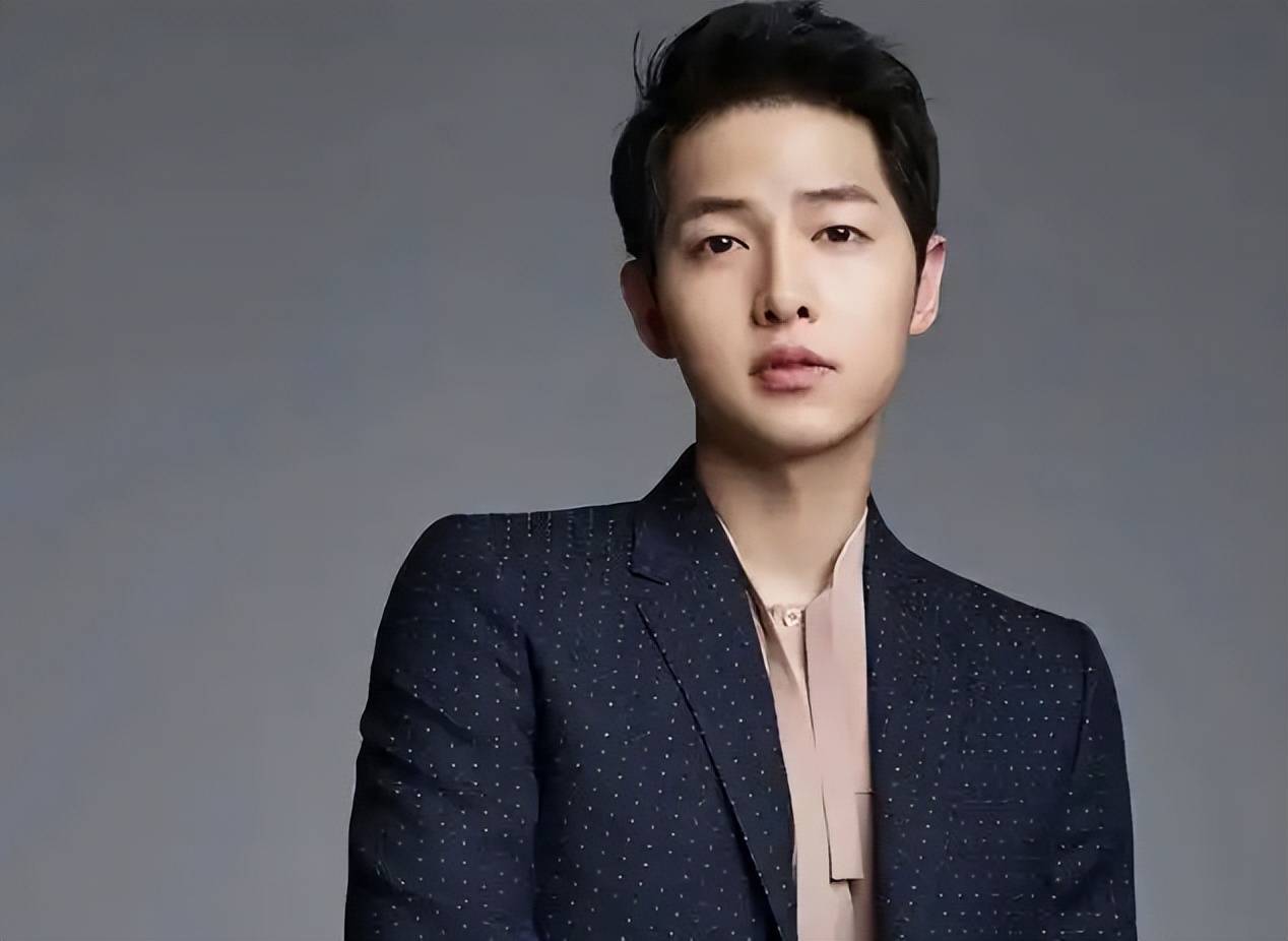 事实证明,皮相帅的宋仲基,挂不住肉不停老的骨相