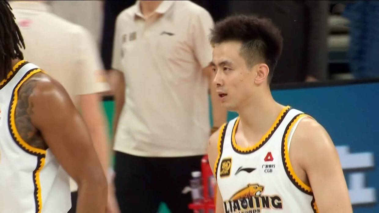 辽宁男篮背水一战，赵继伟需找回状态，4外援齐发，阻击上海17连胜