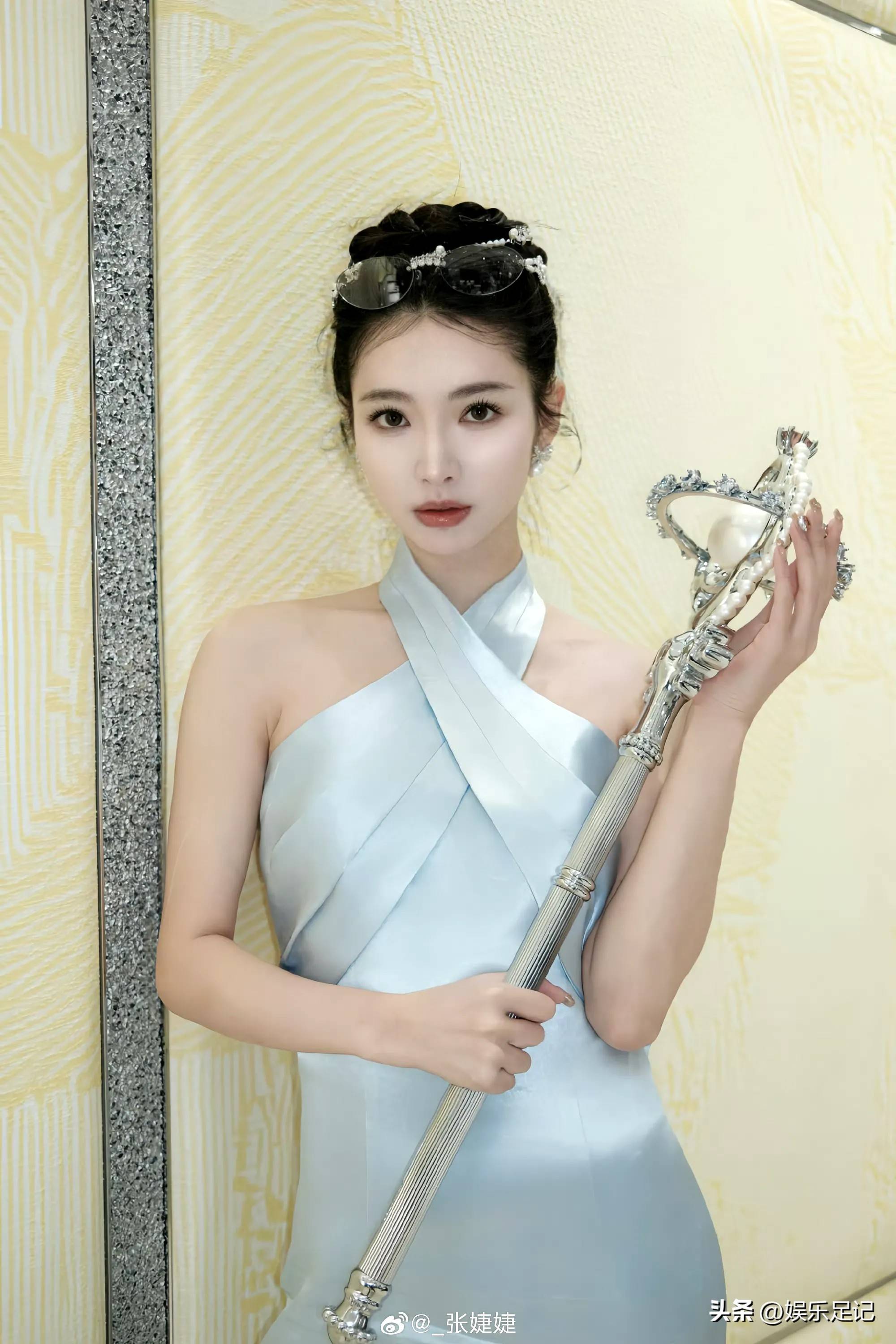 张婕,眼睛一戴,谁看谁爱