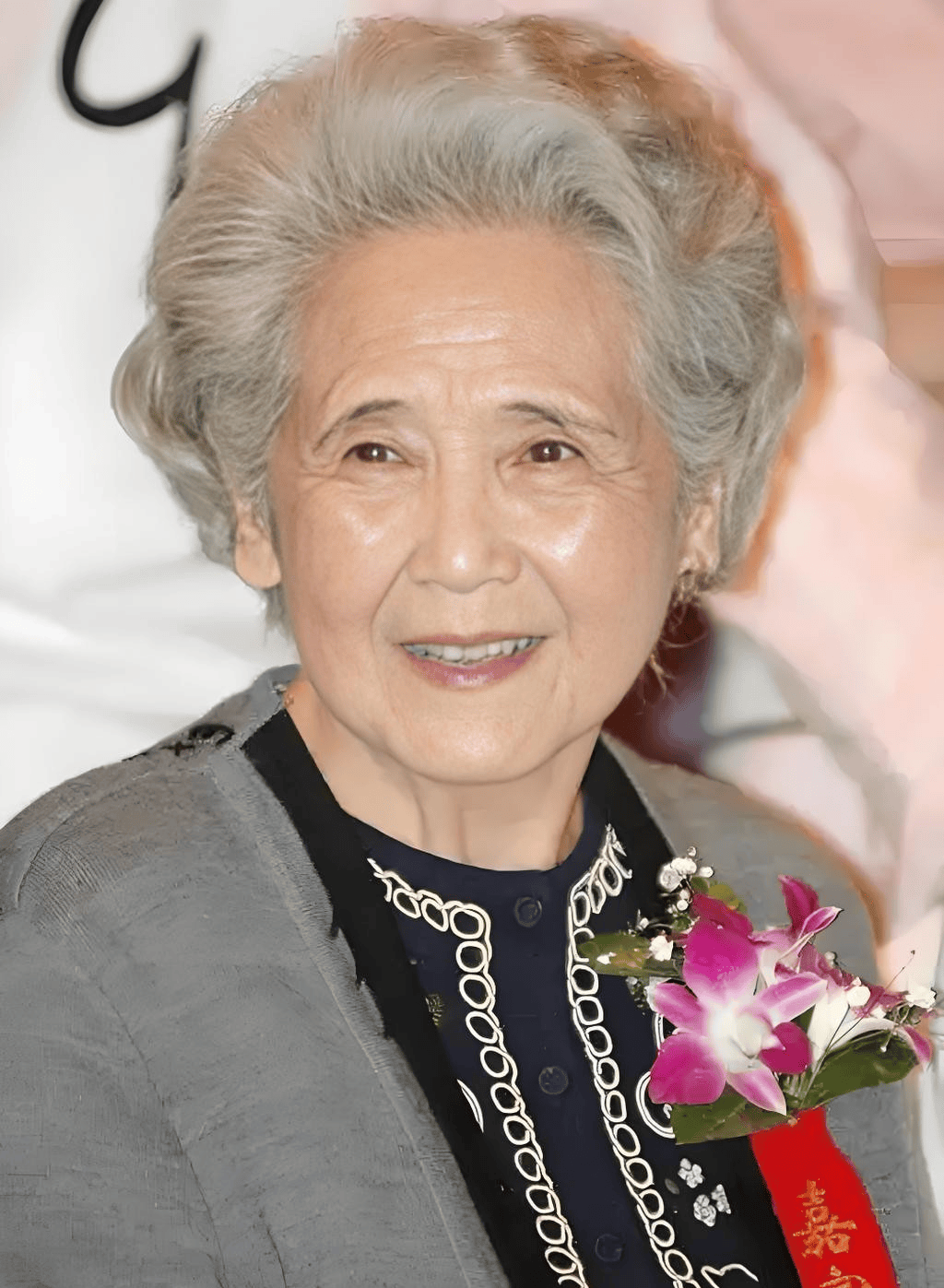 鲁园,演艺界的老将,一生投身于影视作品,即便步入古稀之年,依旧在荧幕