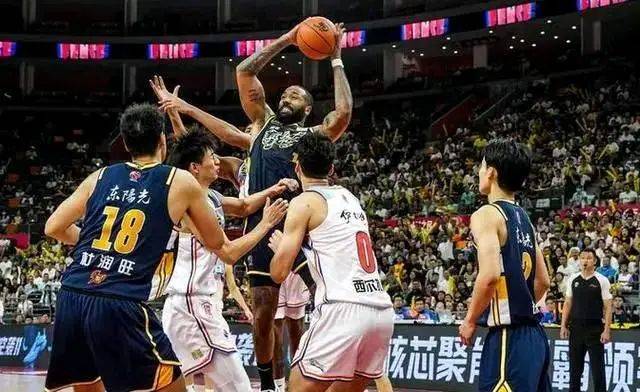 CBA郭艾伦7投0中成罪人？广东队惊天逆转广州队