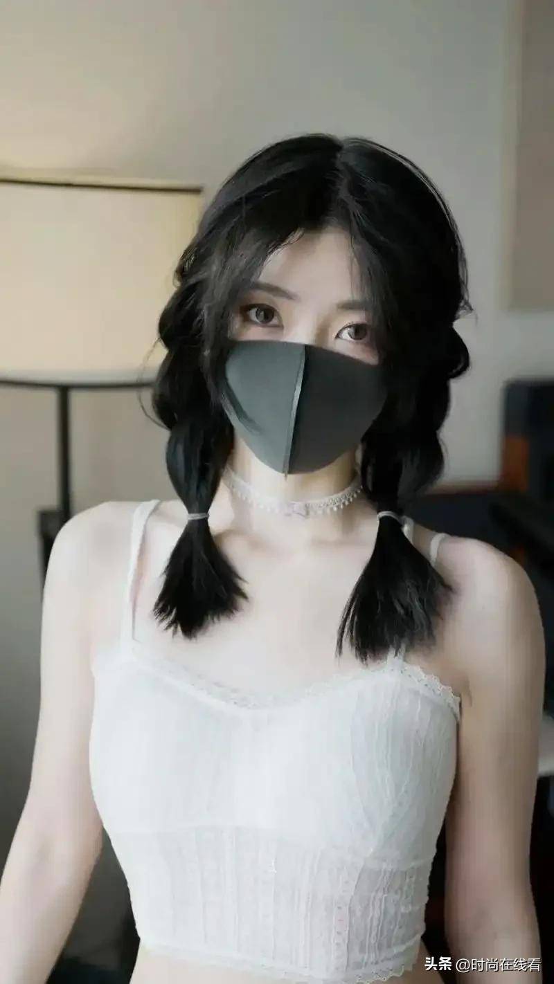 玩偶姐姐:口罩下的时尚尤物,气质迷倒万千宅男!