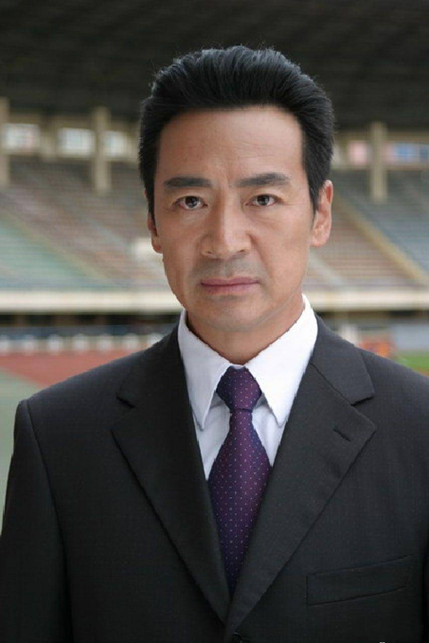 69岁寇振海现状:白发老态,儿子上高中,妻子风韵犹存