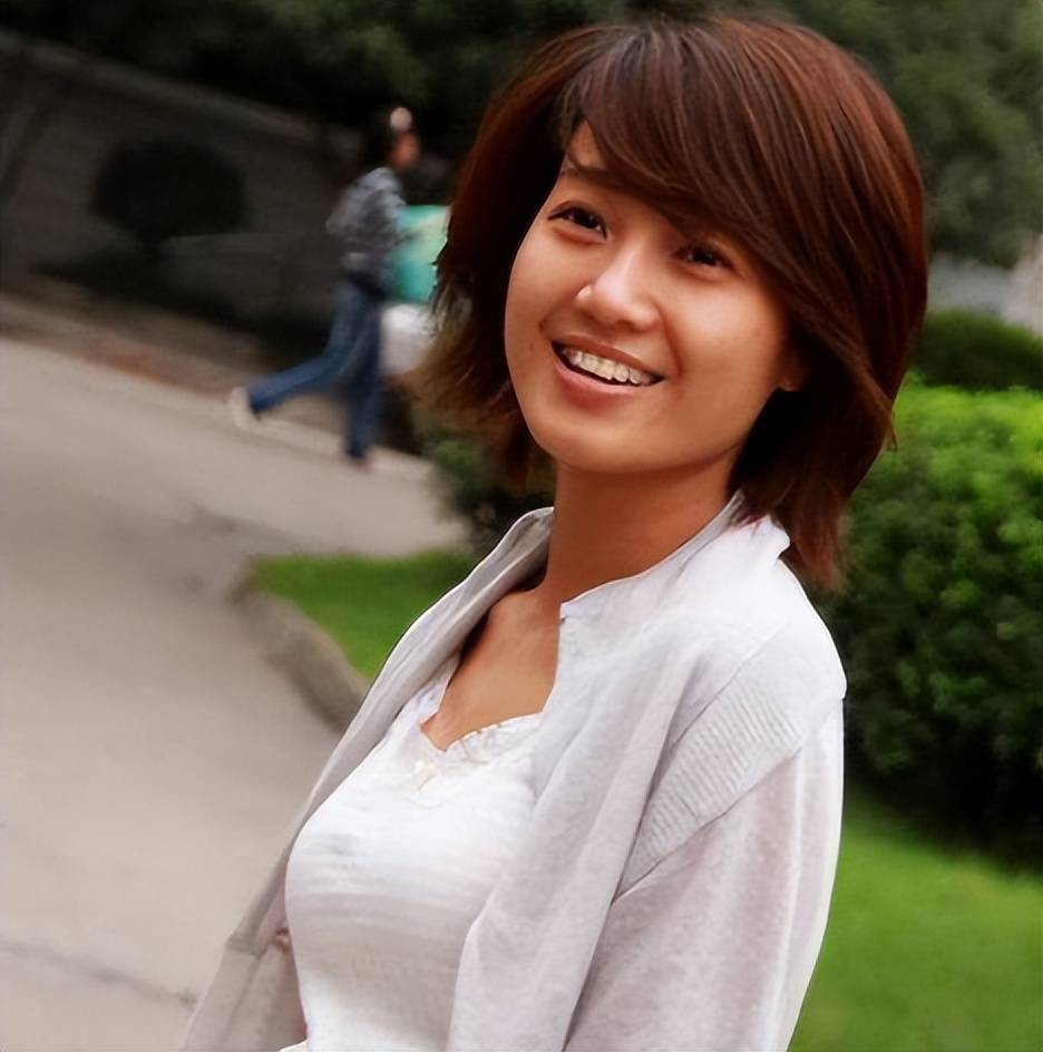 朱丹:一段失败的婚姻,二婚姐弟恋嫁给周一围,卑微的婚姻也幸福