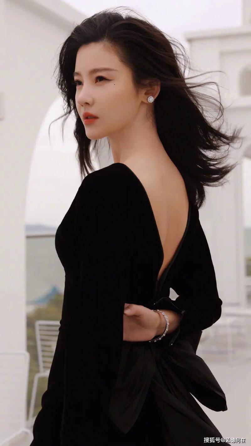 杨子姗这尤物身材,堪称人间水蜜桃!