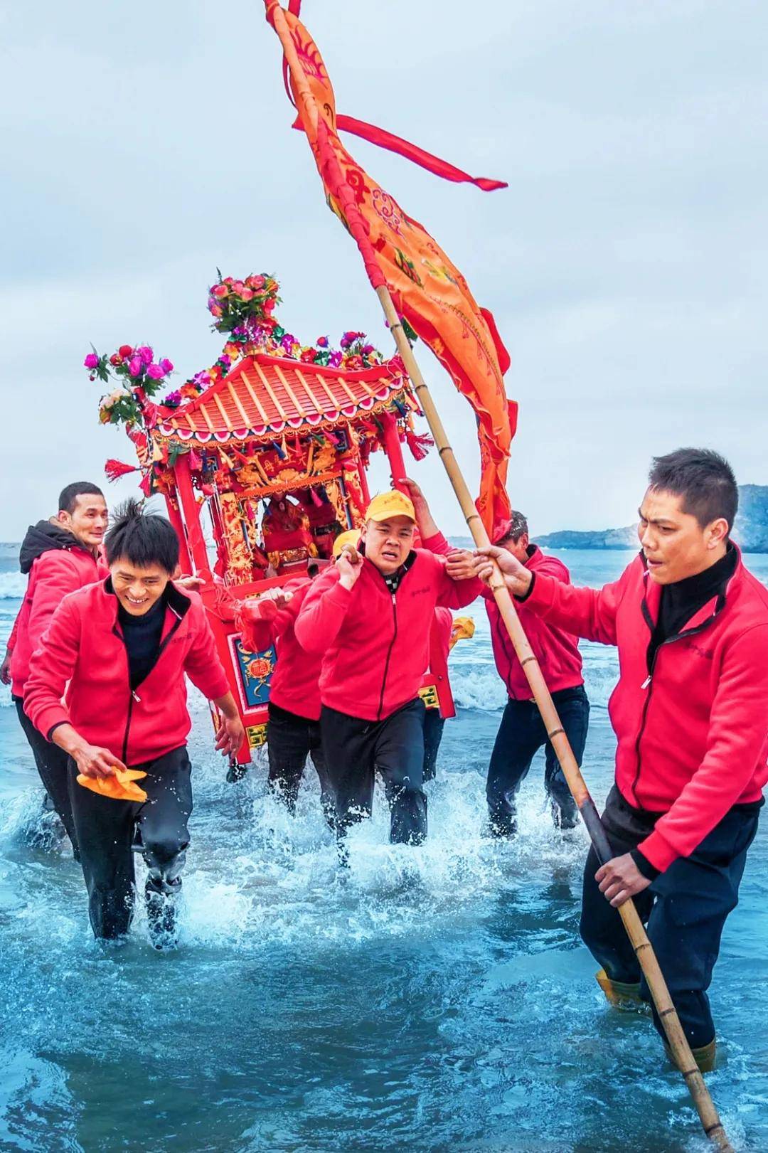 正月十八到莆田,看抬轿冲海闹元宵
