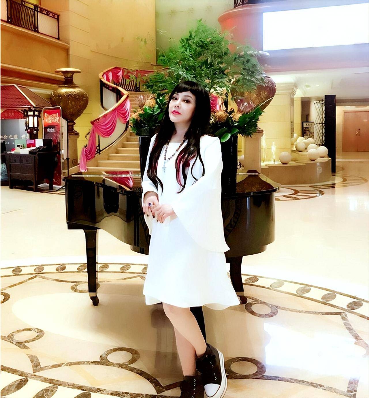 人红不能狂,当年曾插足别人婚姻害惨何静,现在61岁自食苦果_千百惠