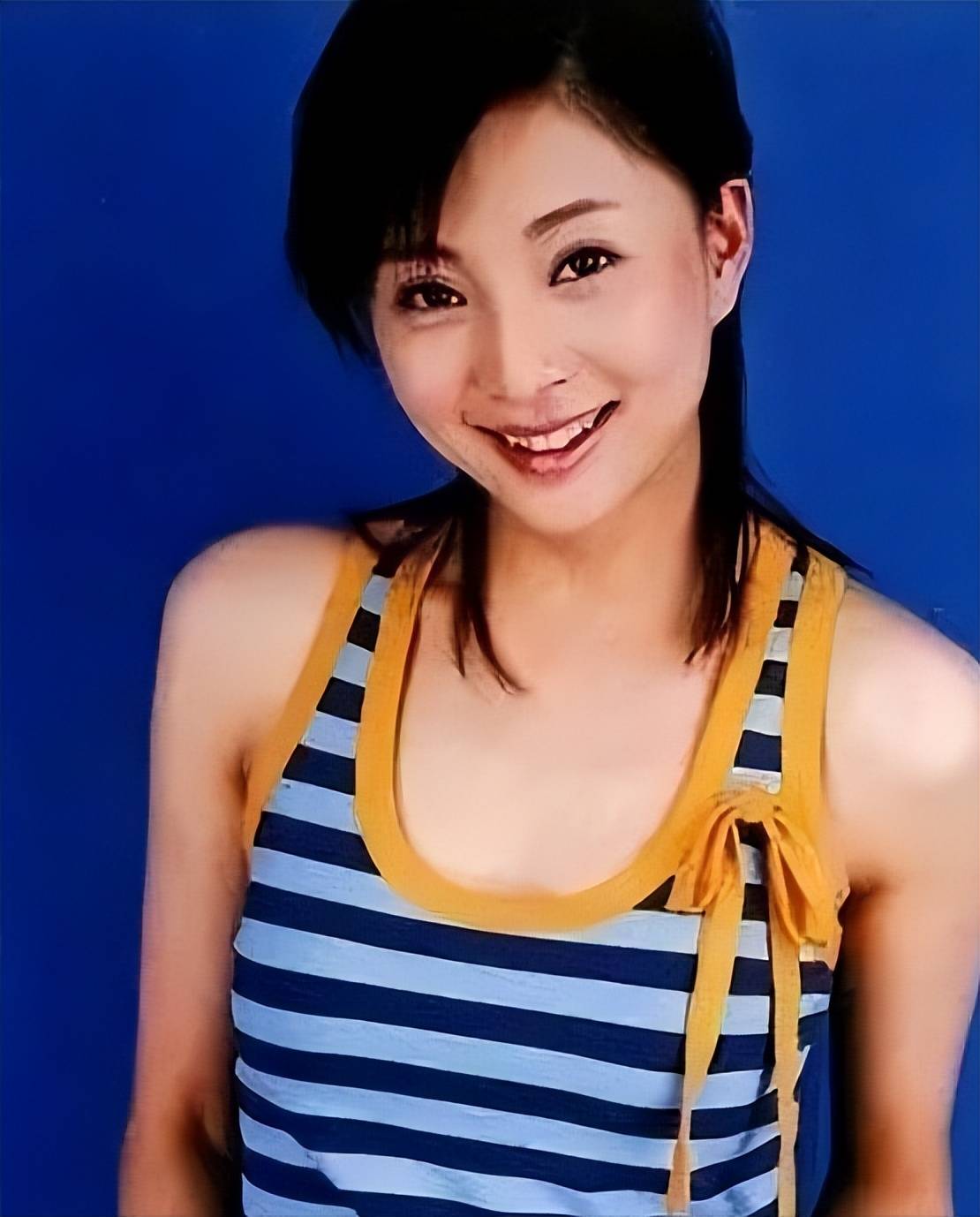无缝衔接7任男友44岁离婚未育人间水蜜桃还能逍遥多久?
