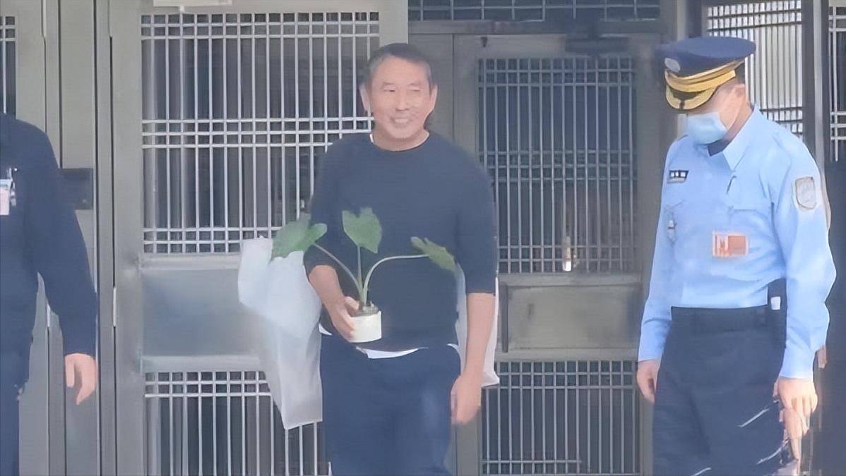 知名導(dǎo)演因“性丑聞”判4年后假釋，曾受影響的不止張鈞甯任賢齊