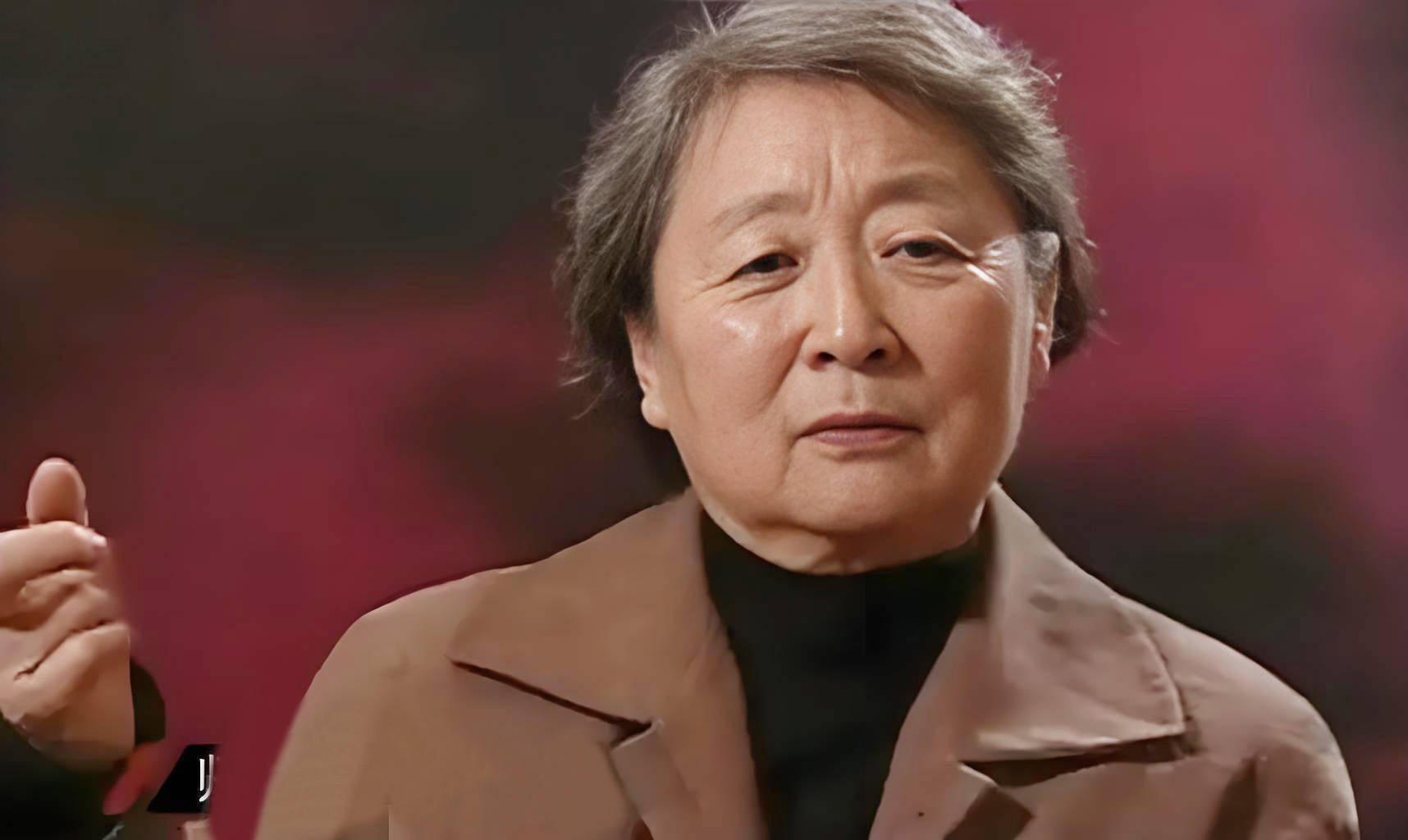 著名演员师伟:接连痛失儿子、丈夫、女儿,染霜的玫瑰带泪开_北平_演出_贾铨