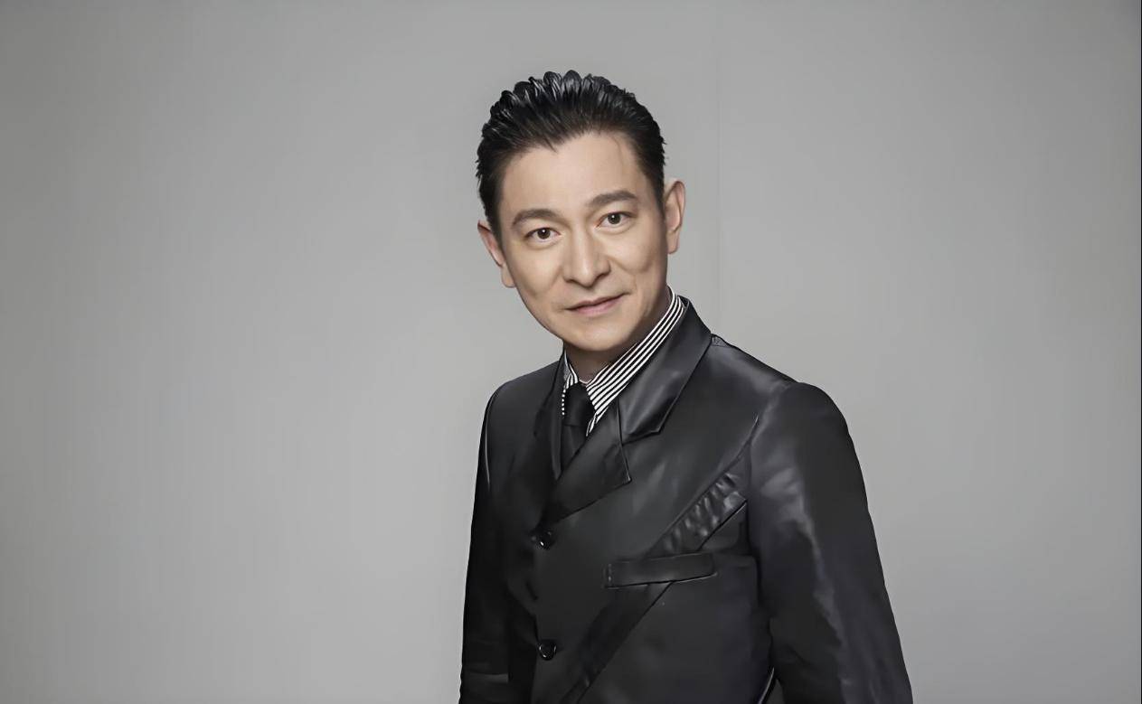 他是刘德华唯一绝交的朋友,两人曾被传言为断背,今成光头大叔_潘宏彬