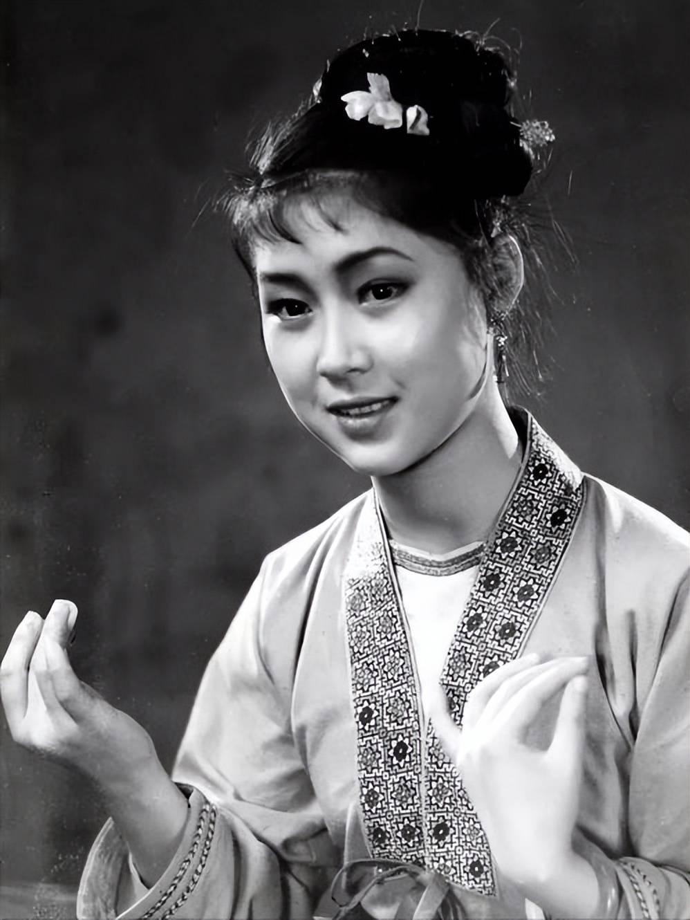 刘三姐黄婉秋与儿子离世,遗言感人至深,丈夫悲痛欲绝