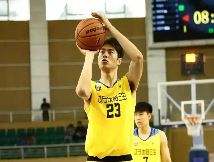 莫兰德走后，辽宁男篮面临的种种困境：从内线到战术体系，辽宁男篮的决策之殇：莫兰德离开后的连锁反应