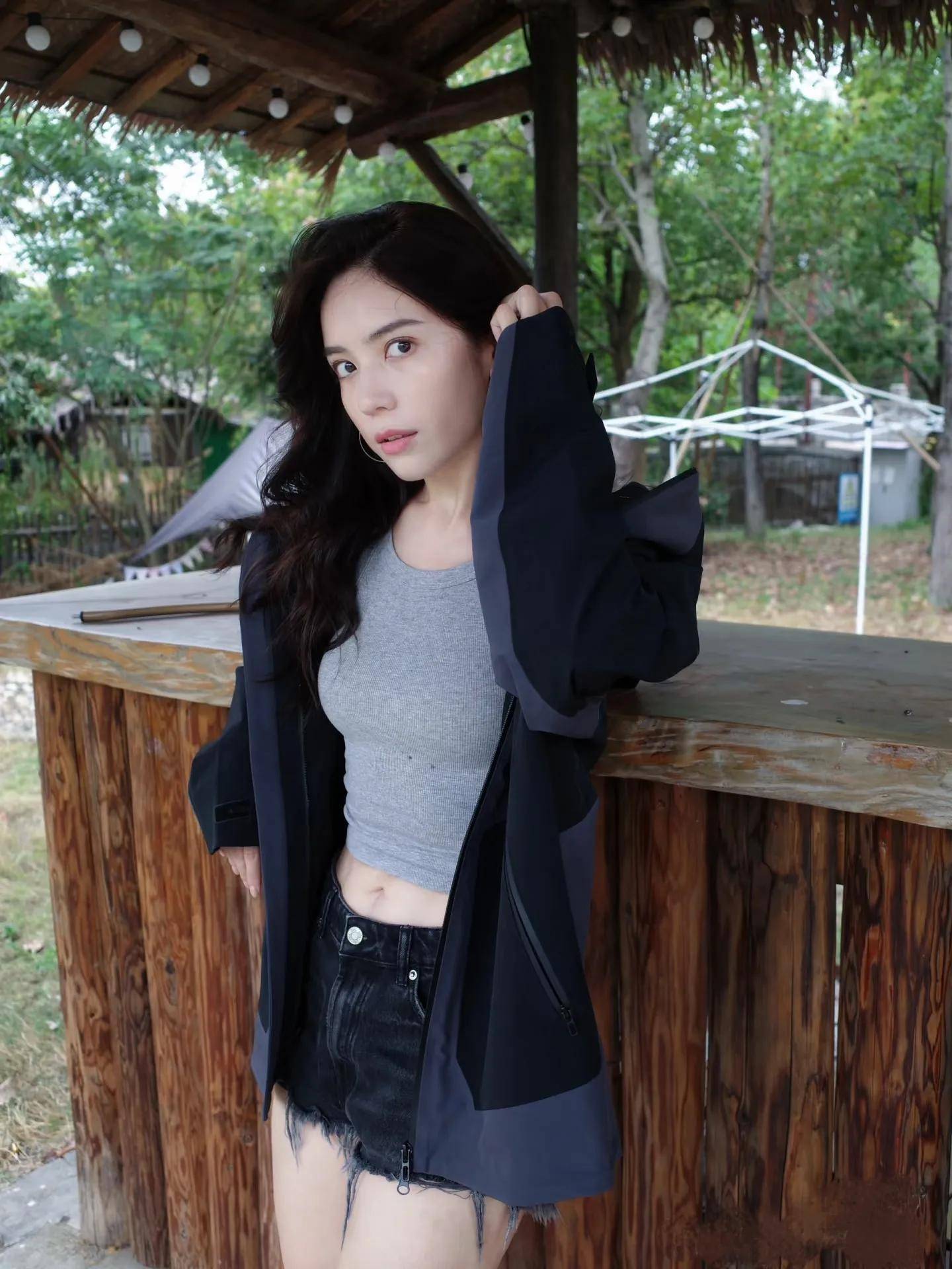 夏若妍:从青涩新人到荧屏女神的华丽蜕变之旅