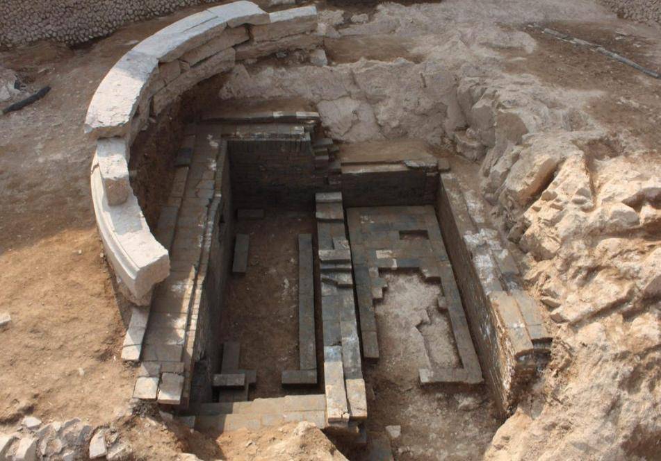 杭州岳飞墓唯一一次被打开里面什么也没有没有遗骨没有陪葬品