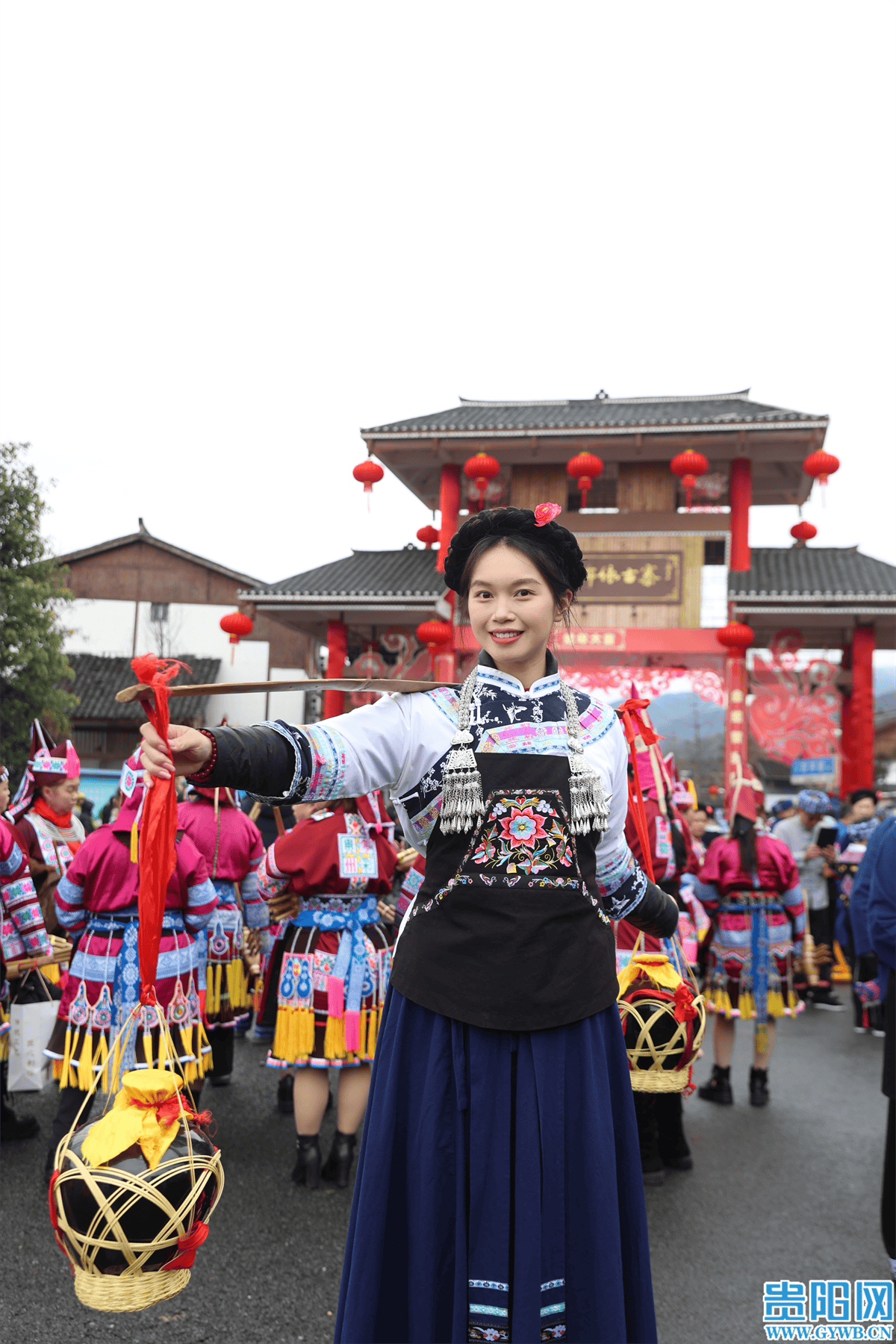 多图直击!沉浸式体验布依年,贵阳龙井"村晚"好热闹