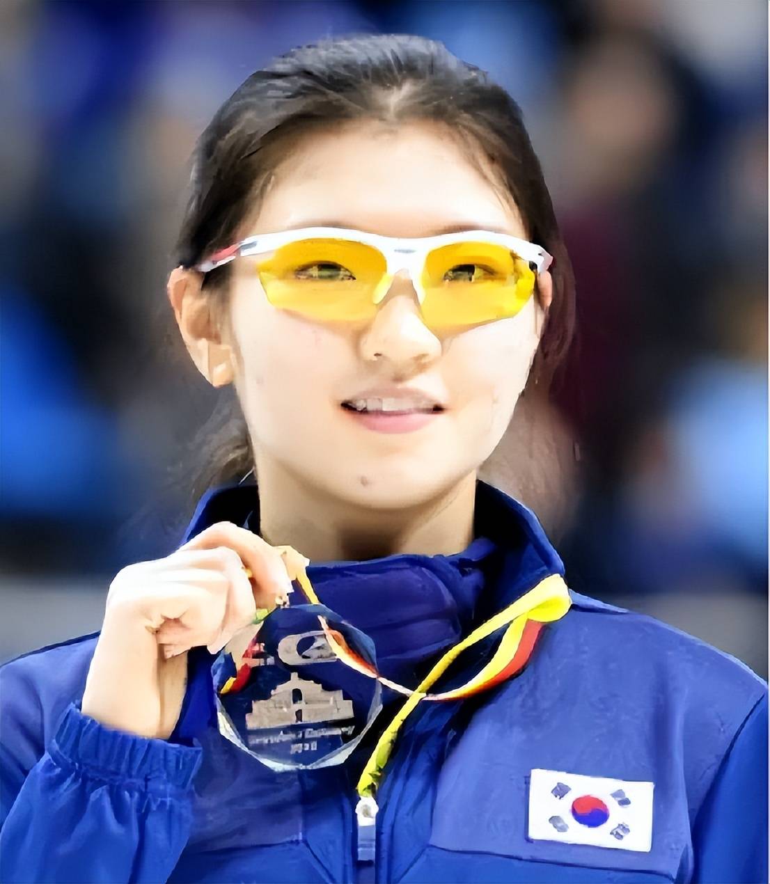 那年,赵宰范直接侵害了沈锡希,还威胁她,敢说出去就让她当不成运动员