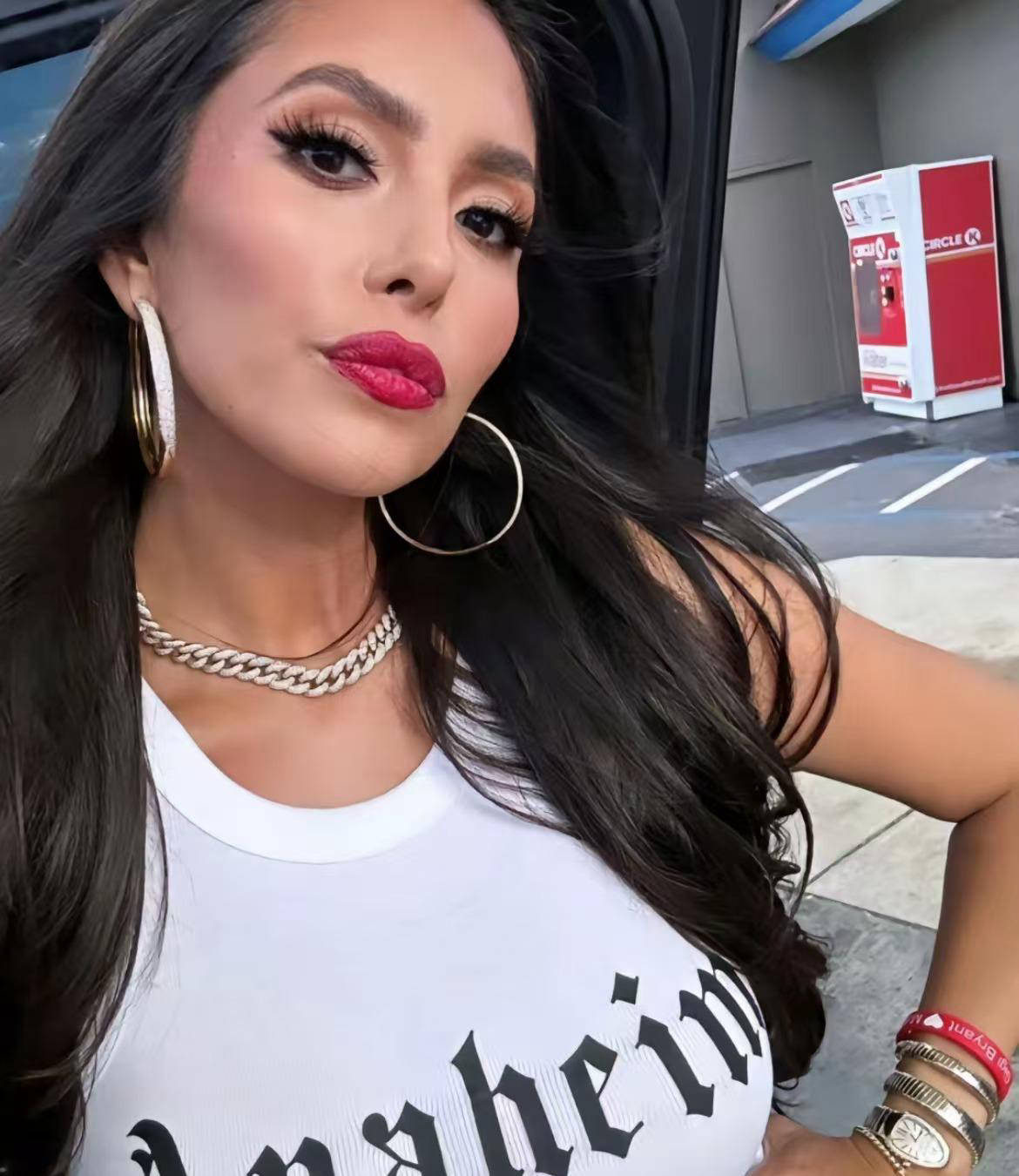 瓦妮莎的蜕变之路:科比妻女如何逆袭人生?