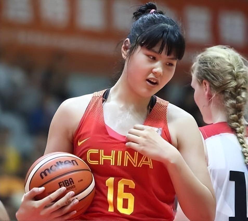 宫鲁鸣出山，李月汝领衔张子宇助阵，打破小团体女篮复兴并不难
