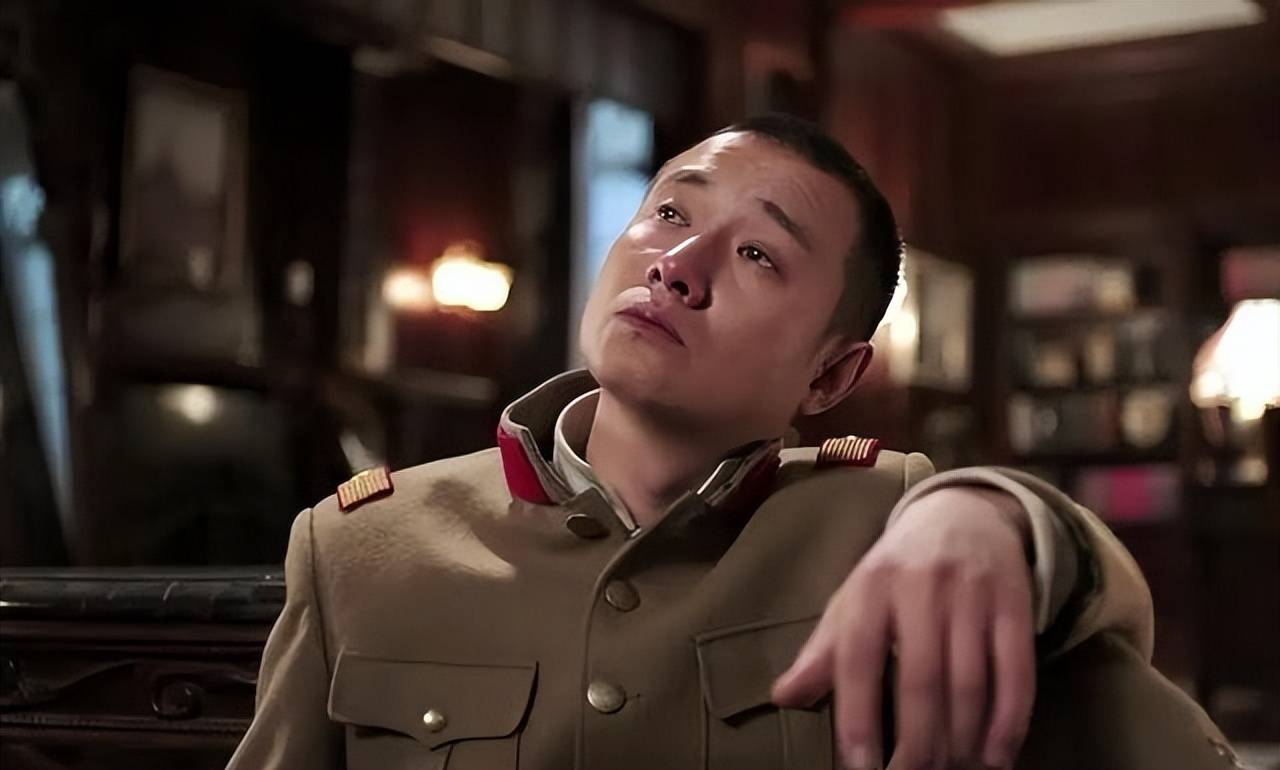 在剧中,文章饰演张学良一角,抛去其他因素不谈,文章的演技确实在线,将