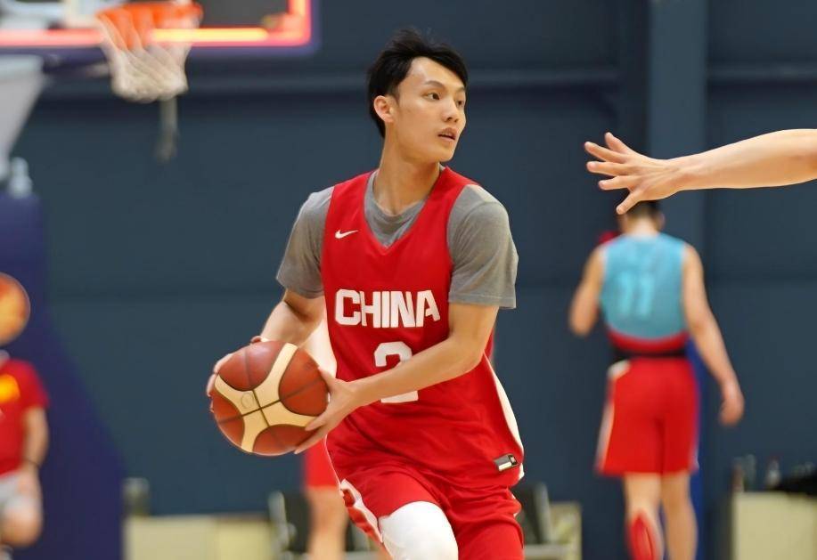 中国男篮35分大胜，徐杰赵睿联手首发，郭士强考察三套阵容！