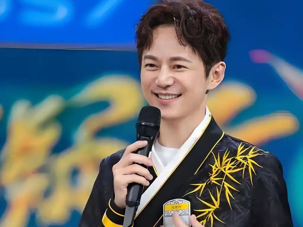 何炅《难哄》演技突破,跨界演绎树立典范.