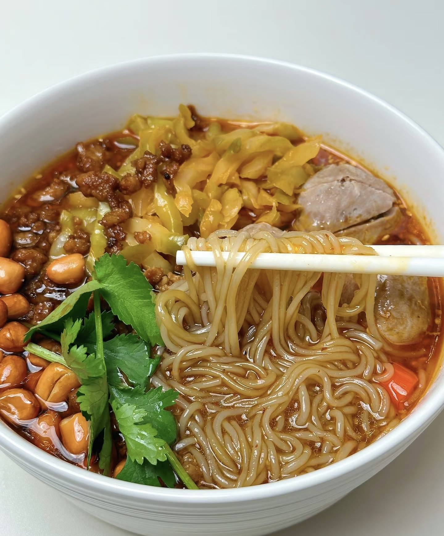 自制牛丸酸辣粉,酸辣过瘾,一次学会,厨房新手也能轻松掌握!