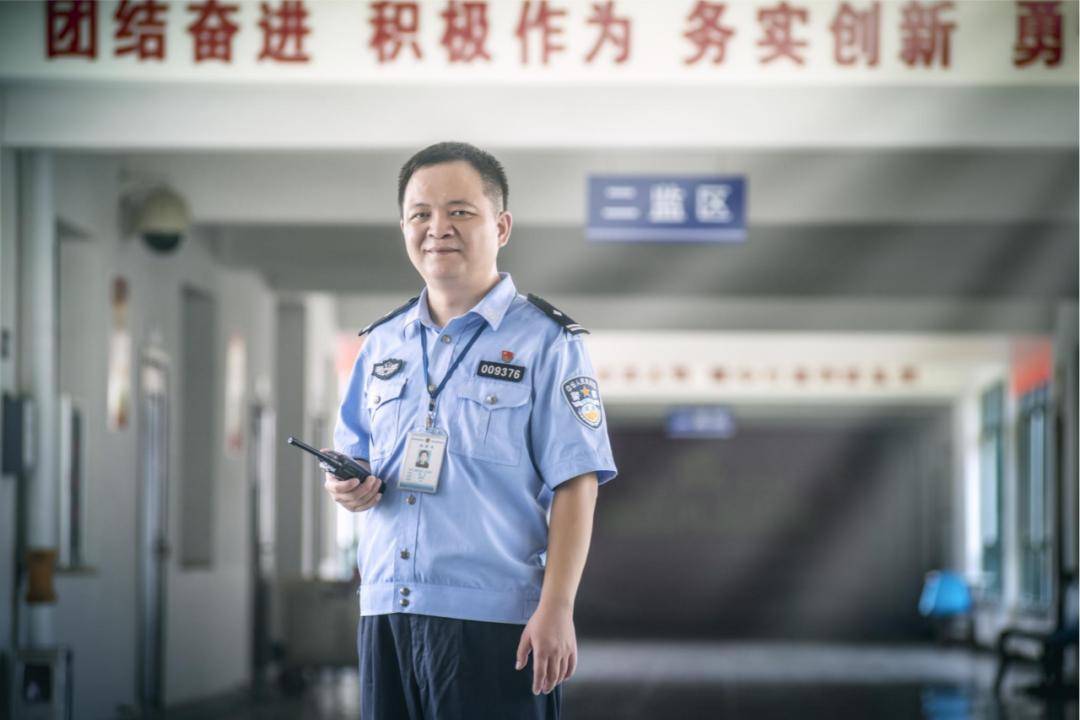 痛心!全国公安机关二级英模鄂州陈晋因公牺牲,年仅47岁